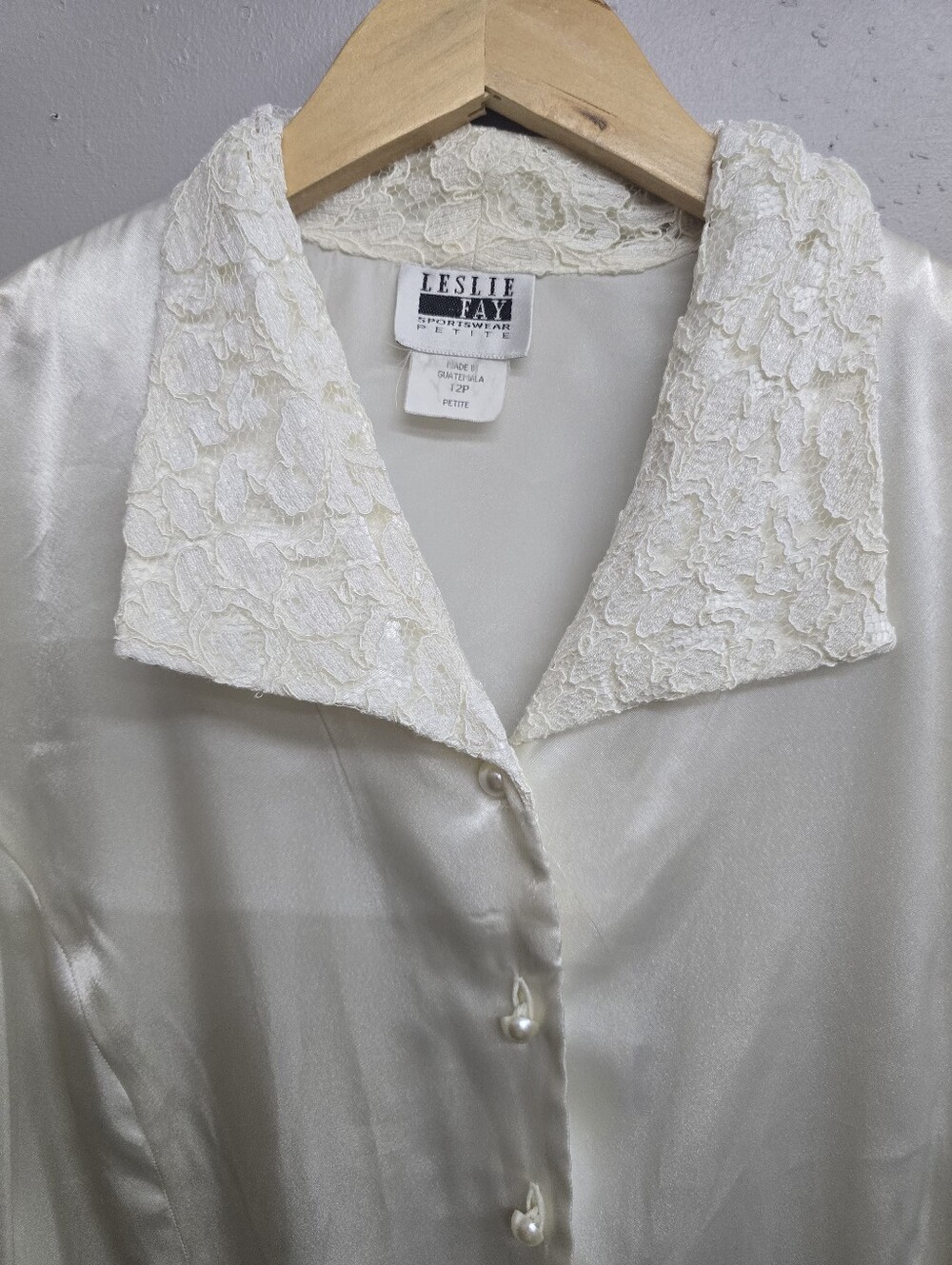 Vintage Leslie Fay Pearl Lace Cream Blouse - Picture 4 of 7